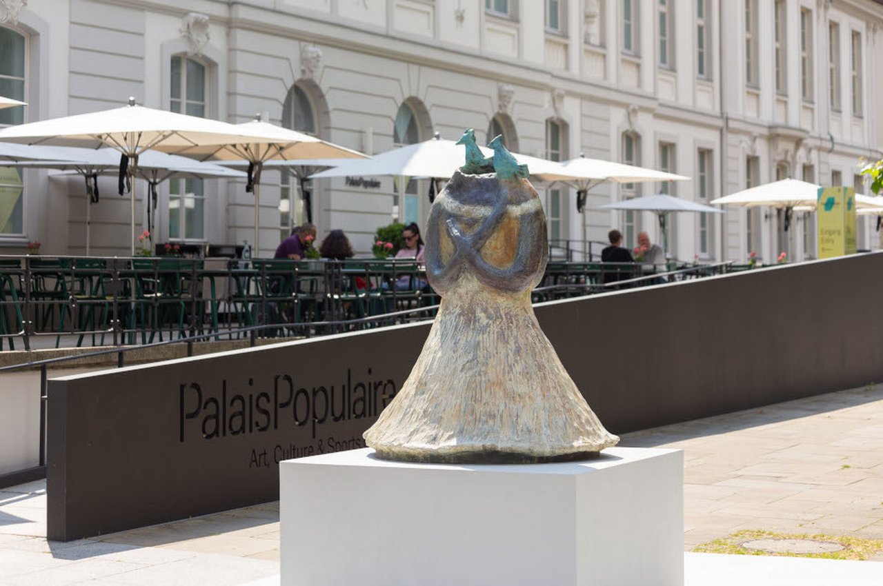 Leiko Ikemura: Figure with three Birds, 2021 © VG Bild-Kunst, Bonn 2024 Foto: Mathias Schormann
