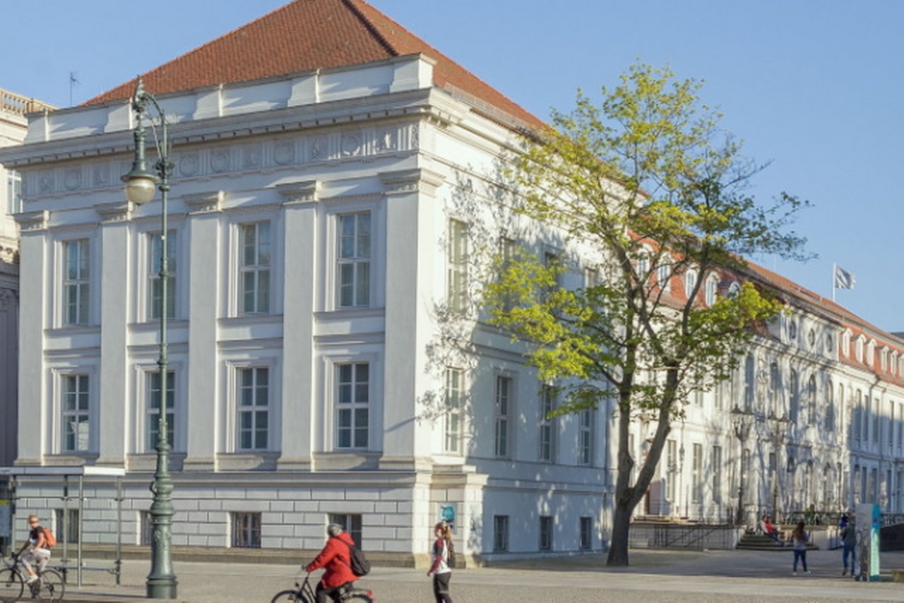 palaispopulaire-aussenansicht-640x427.jpg